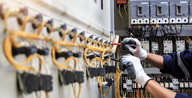 Professional Electrician technician working in Toledo, OH